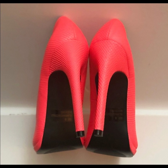 New Charlotte Russe Pumps Beautiful Coral Color - Picture 5 of 7